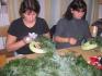 Maminky si během kurzu vytvořily krásné vánoční dekorace. (22. listopadu 2007) 